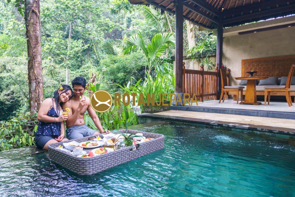 Floating Tray untuk bersantai dikolam renang Floating Tray untuk bersantai dikolam renang