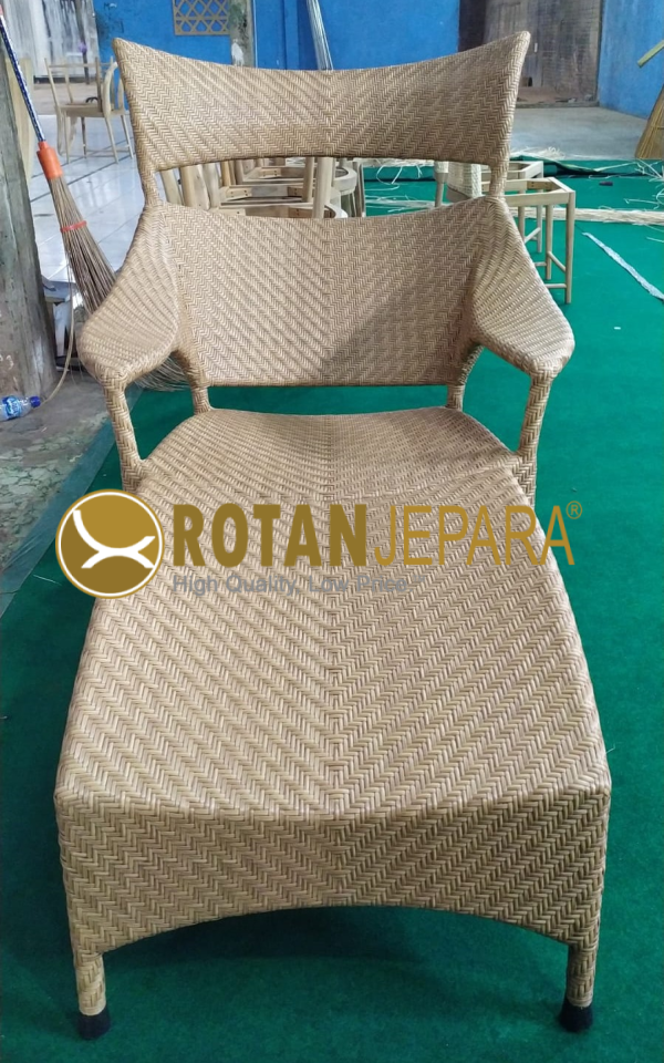 Honey Chaise Lounge Wicker Synthetic Beach Club Furniture Hotel