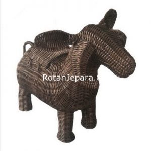 Kerajinan rotan rusa untuk hiasan meja kantor