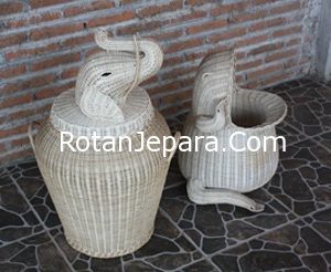 Keranjang Antik Rotan Sintetis