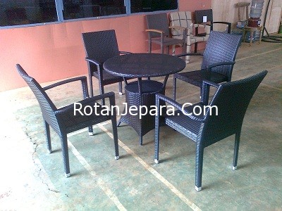 Kursi-Makan-Seat-4-Kursi-1-Meja-Bundar