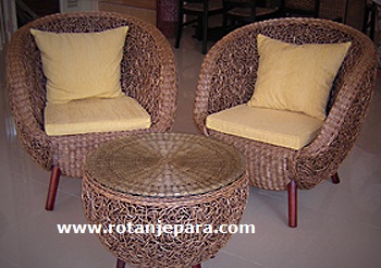 Kursi-Teras-dan-Meja-Bundar-Set-4