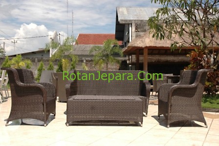 Sofa rotan sintetis set untuk resto atau rumah makan