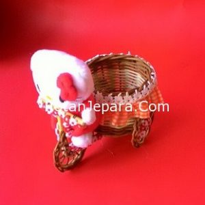 Souvenir hellokitty sepeda anyaman rotan