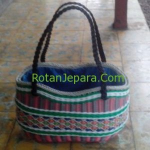 Tas Ibu Rotan Sintetis untuk Kondangan