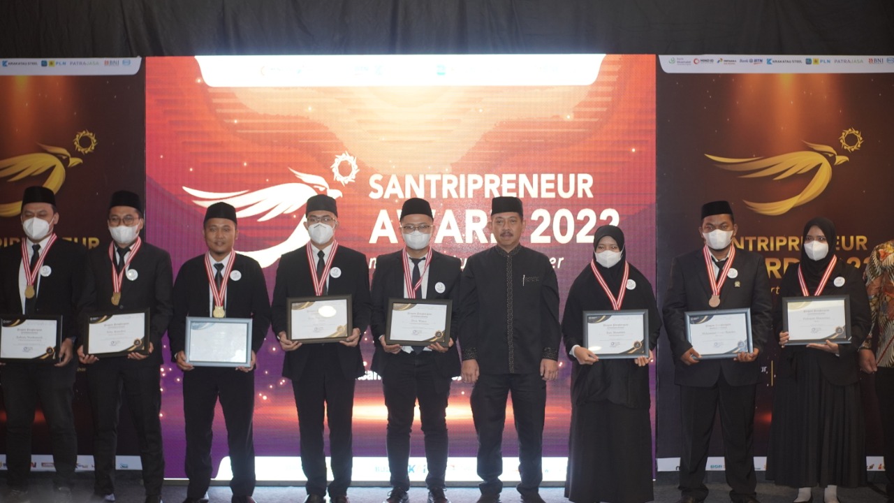 9 Nominator yang Terpilih dan Lolos Seleksi Ketat Santripreneur Award 2022_Owner Rotan Jepara Juara 1