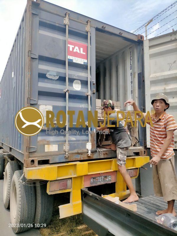Loading Container Closing to Maldives UAE