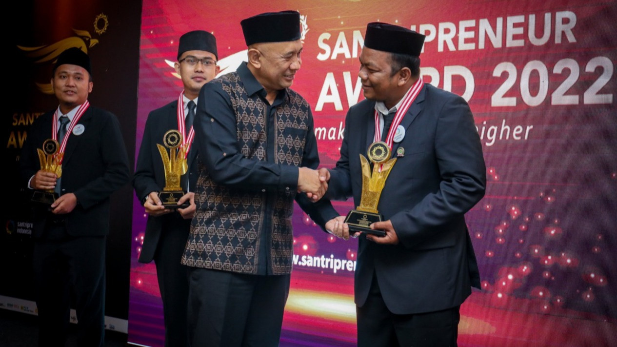 Muhammad Umar Hamdan, Founder Rotan Jepara, Juara 1 Santripreneur Award 2022, Category Ekonomi Creatife