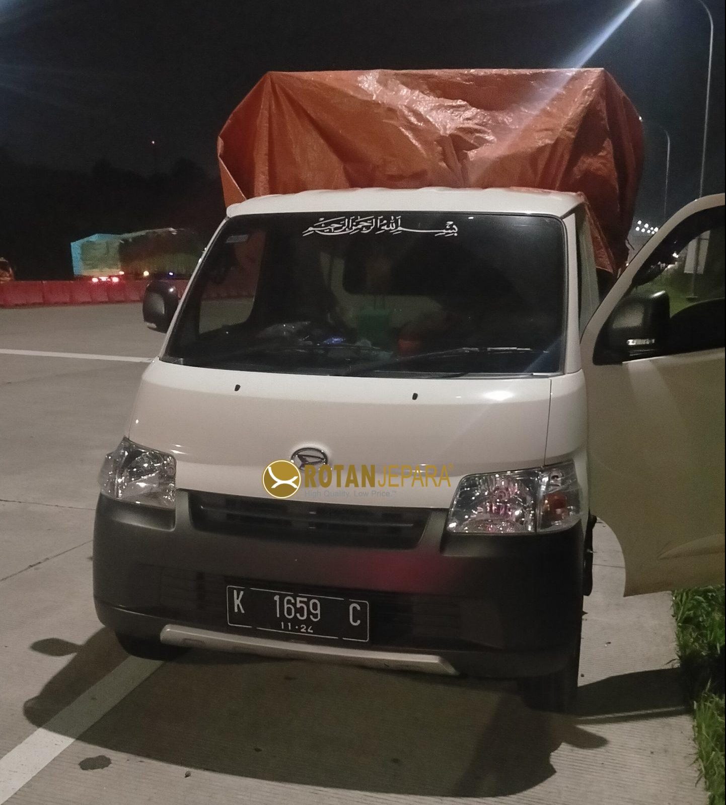 Pengiriman menggunakan Pick Up Rotan Jepara