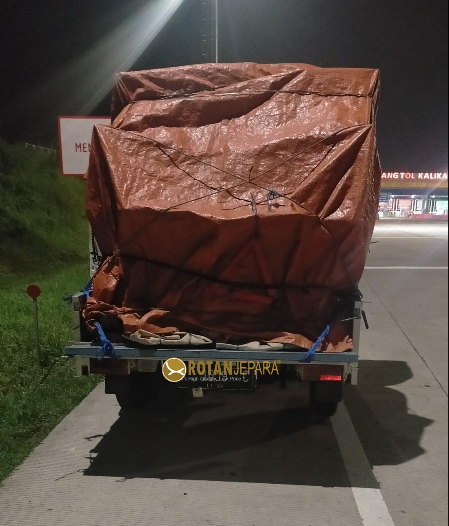 Pengiriman menggunakan Pick Up Rotan Jepara untuk Wilayah Jawa Tengah