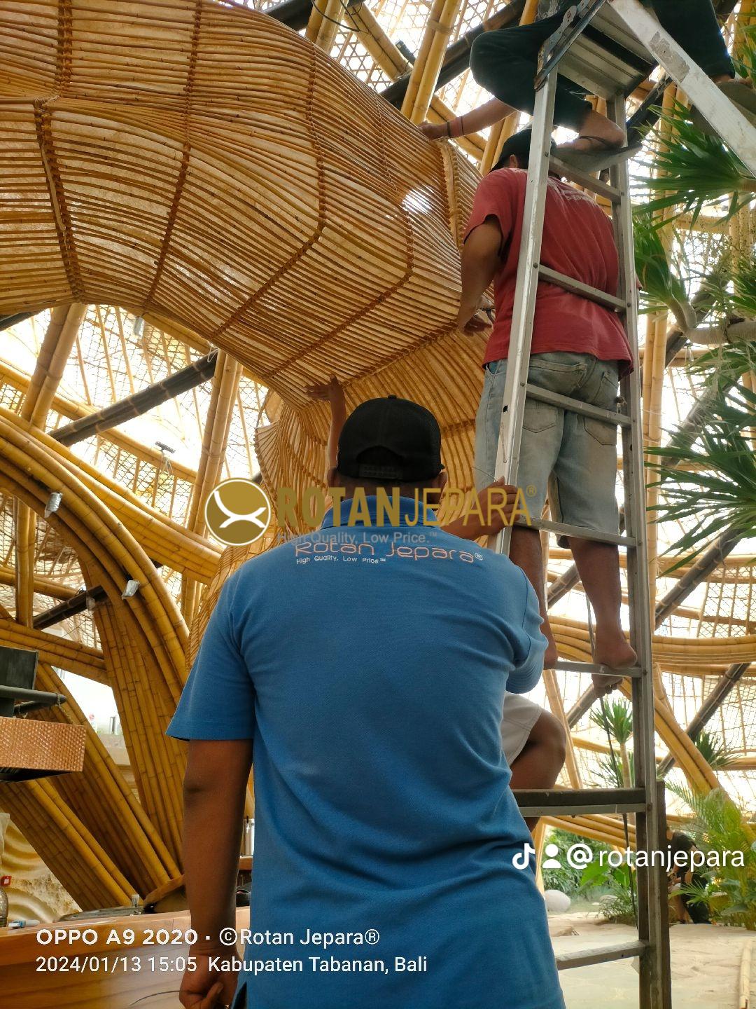 Proses Assembly Dragon Snack Hanging Lamp di proyek Luna Beach Club Bali