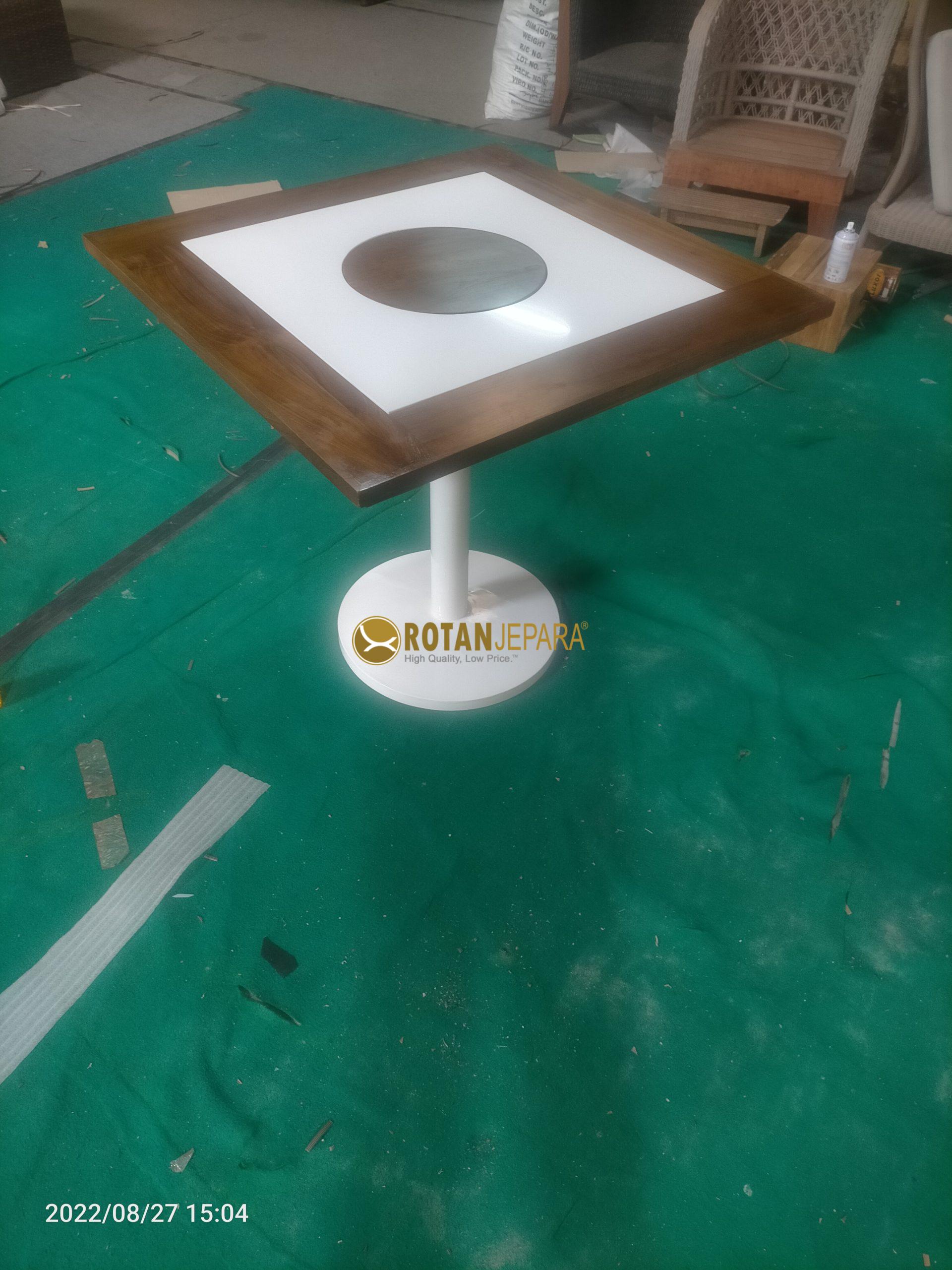 Meja Café Kayu & Besi Minimalis – Custom Persegi / Bulat Meja Café Kayu & Besi Minimalis – Custom Persegi / Bulat