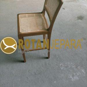 Kursi Bar Kayu Jati dengan Anyaman Rotan – Elegan, Nyaman, dan Tahan Lama untuk Indoor & Semi Outdoor