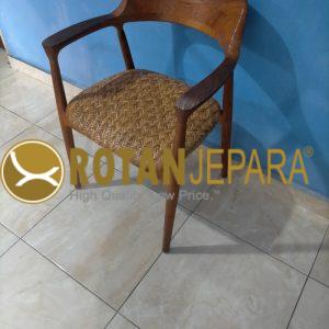 Kursi Anyaman Rotan & Kayu Jati – Elegan, Tahan Lama, dan Nyaman