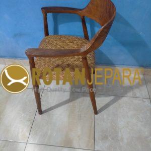Kursi Anyaman Rotan & Kayu Jati – Elegan, Tahan Lama, dan Nyaman