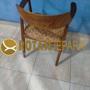 Kursi Anyaman Rotan & Kayu Jati – Elegan, Tahan Lama, dan Nyaman