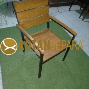 Kursi Kayu & Besi Minimalis Outdoor – Kokoh, Elegan, dan Serbaguna