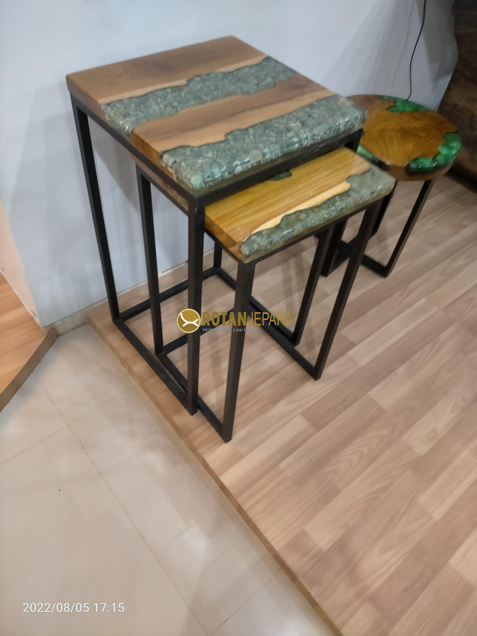 Nested Table Trembesi Resin Hijau – Artistik, Multifungsi, dan Kokoh Nested Table Trembesi Resin Hijau – Artistik, Multifungsi, dan Kokoh