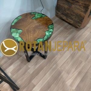 Stool Trembesi Resin Hijau – Unik, Kokoh, dan Artistik