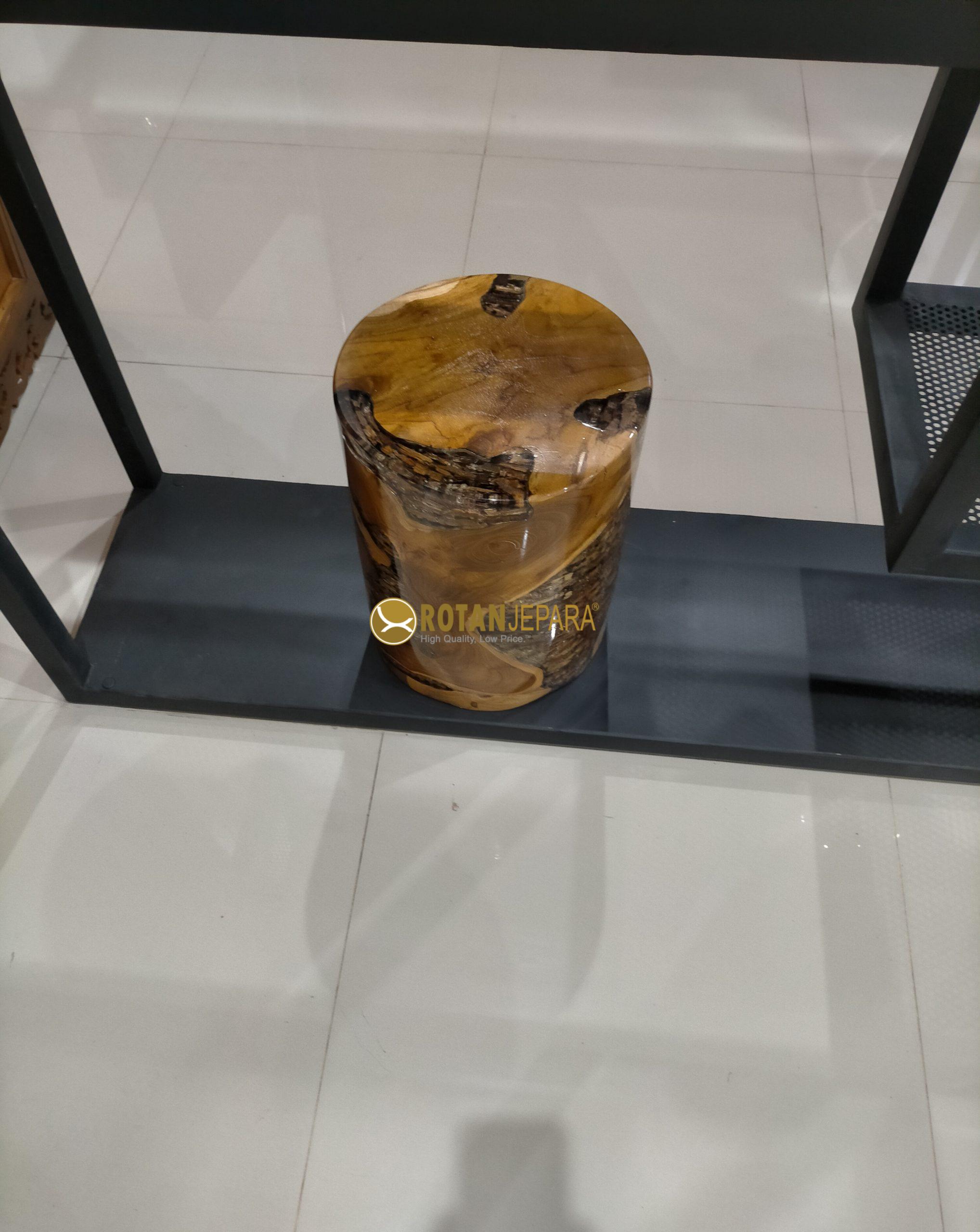 Bangku Kayu Trembesi Solid – Natural, Elegan, dan Multifungsi Bangku Kayu Trembesi Solid – Natural, Elegan, dan Multifungsi