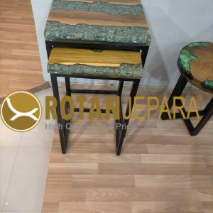 Nested Table Trembesi Resin Hijau – Artistik, Multifungsi, dan Kokoh