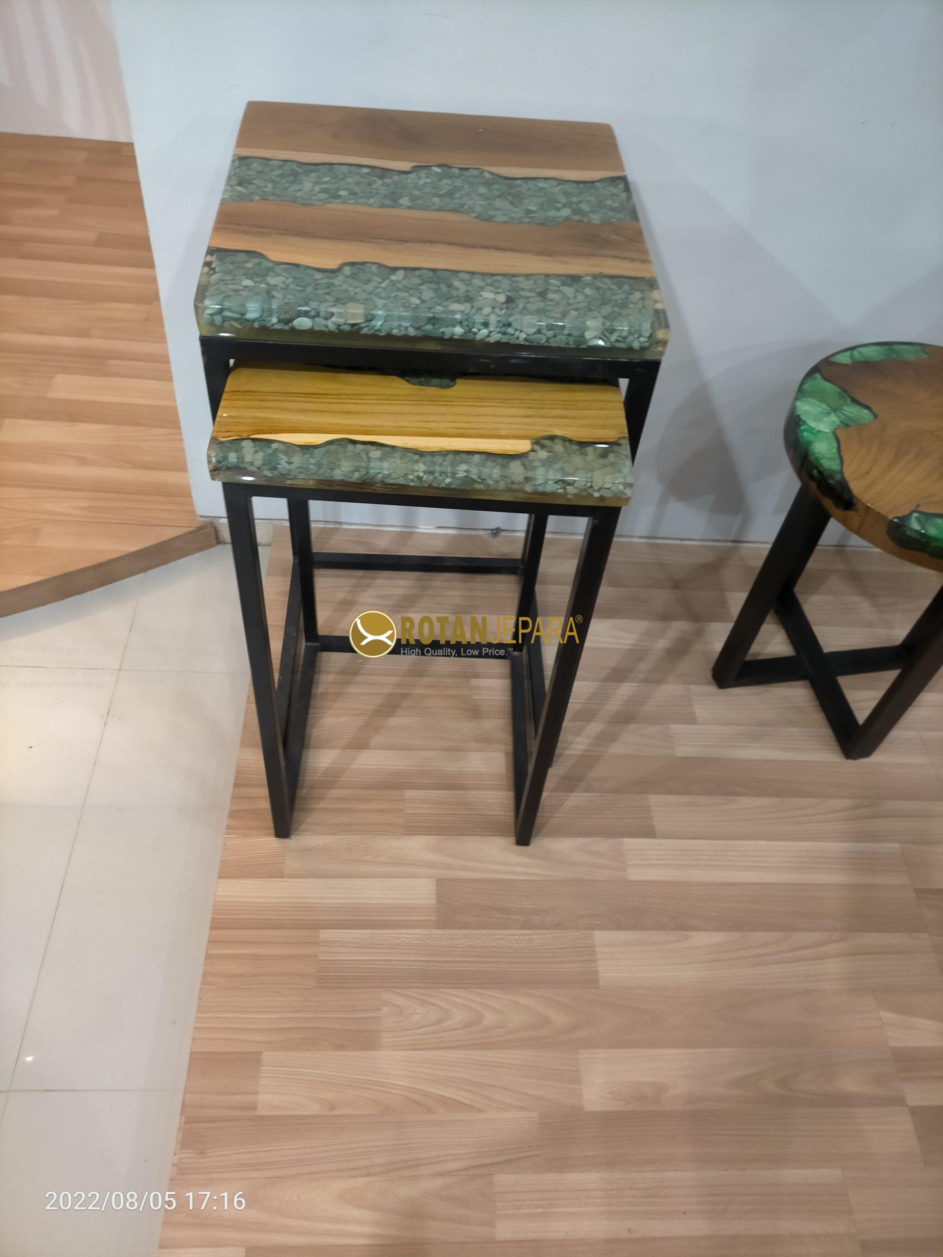 Nested Table Trembesi Resin Hijau – Artistik, Multifungsi, dan Kokoh Nested Table Trembesi Resin Hijau – Artistik, Multifungsi, dan Kokoh