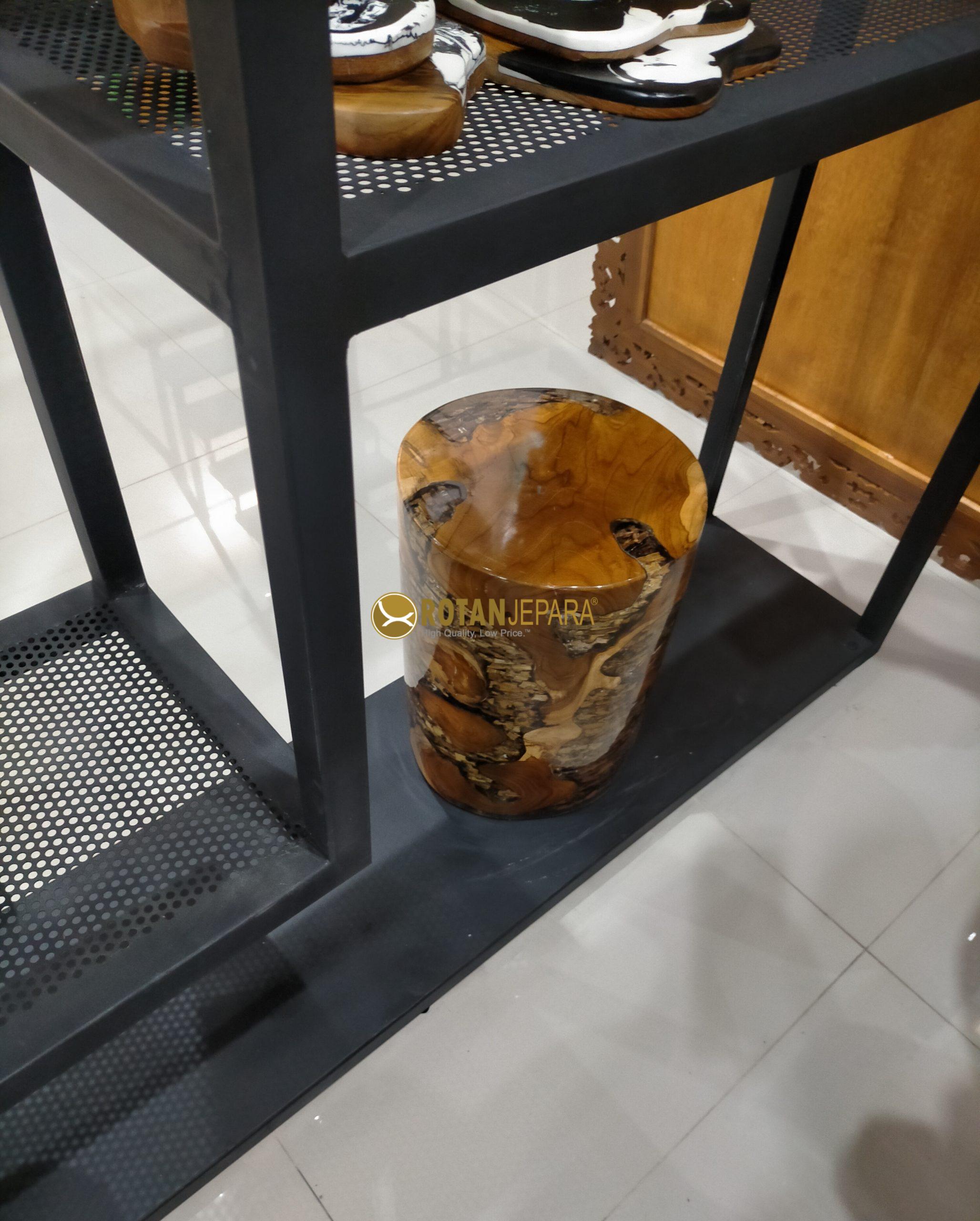 Bangku Kayu Trembesi Solid – Natural, Elegan, dan Multifungsi Bangku Kayu Trembesi Solid – Natural, Elegan, dan Multifungsi