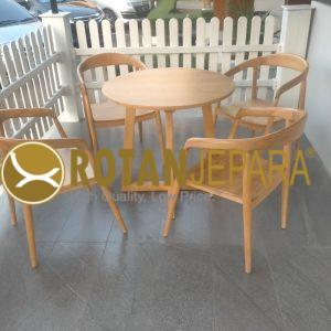Set Meja Bundar & Kursi Kayu Minimalis Scandinavian – Elegan, Kokoh, dan Serbaguna