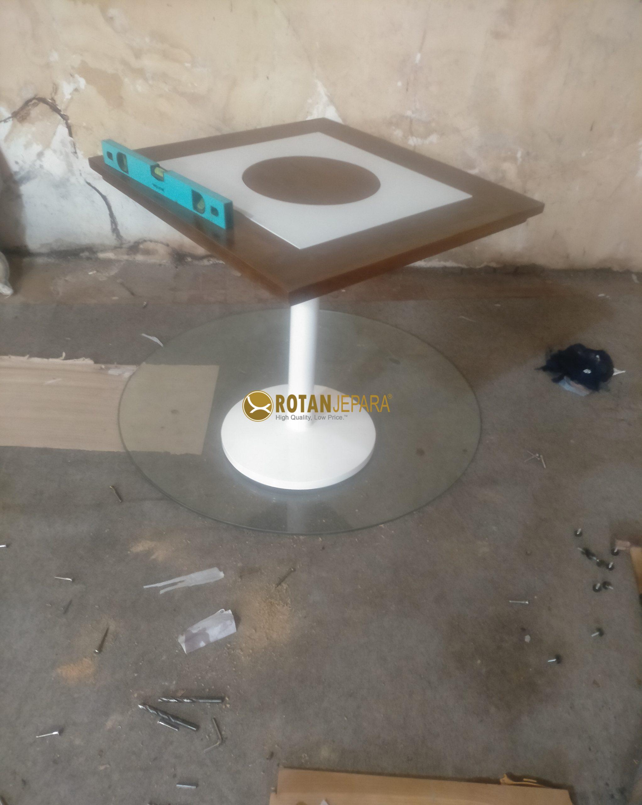 Meja Café Kayu & Besi Minimalis – Custom Persegi / Bulat Meja Café Kayu & Besi Minimalis – Custom Persegi / Bulat