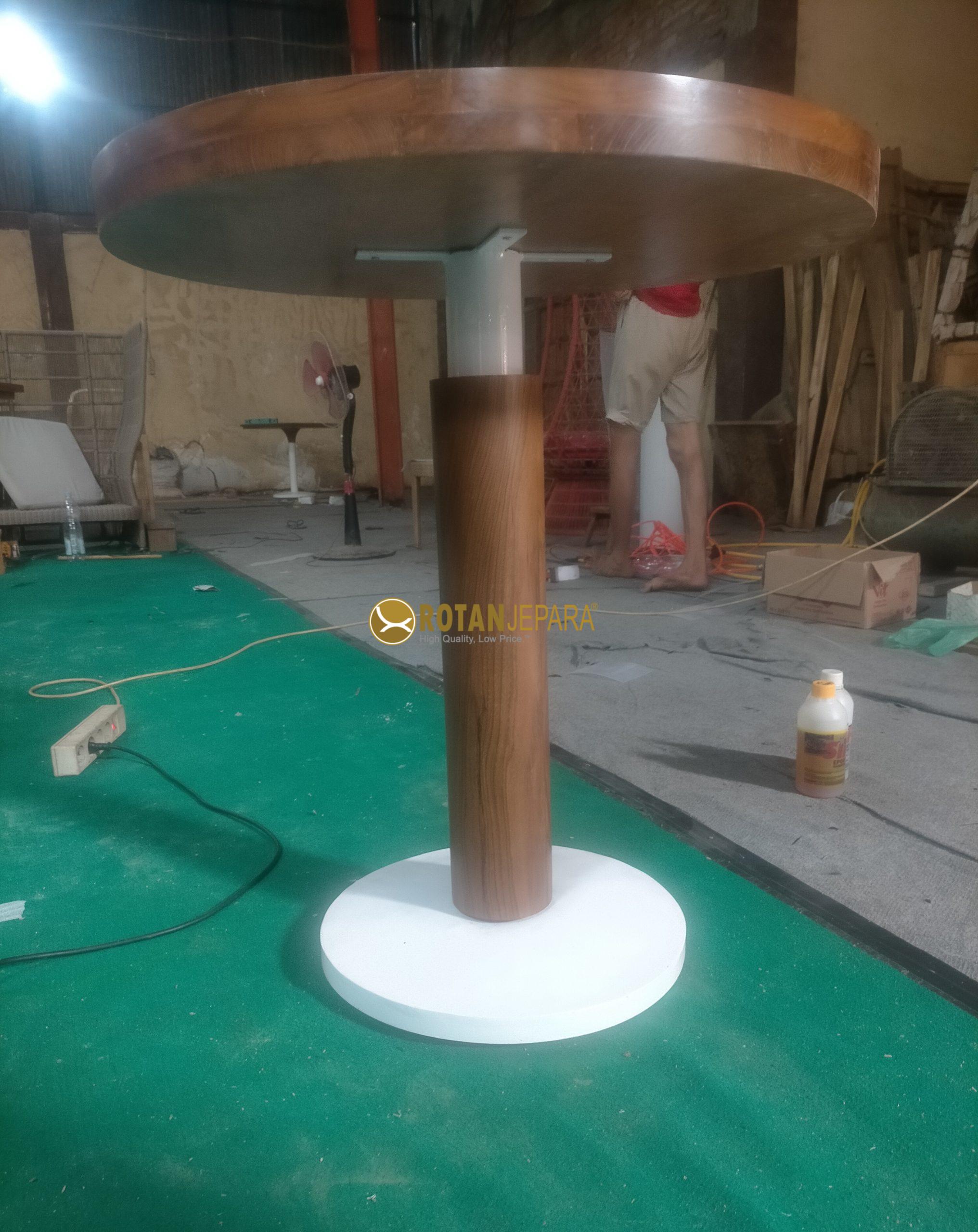 Meja Café Kayu & Besi Minimalis – Custom Persegi / Bulat Meja Café Kayu & Besi Minimalis – Custom Persegi / Bulat