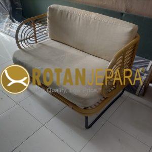 Sofa Rotan 2 Dudukan Minimalis – Elegan, Nyaman, dan Tahan Lama