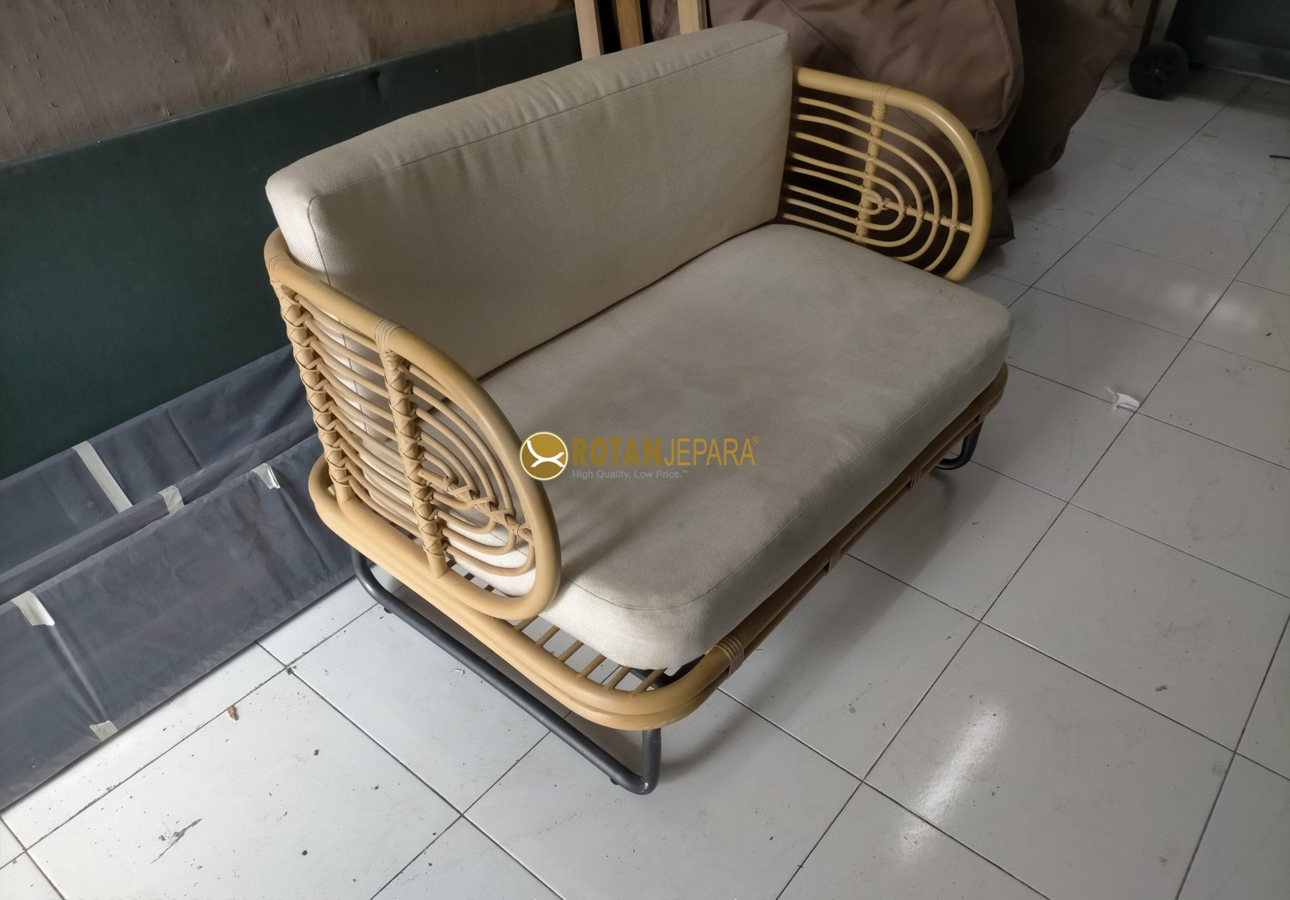 Sofa Rotan 2 Dudukan Minimalis – Elegan, Nyaman, dan Tahan Lama Sofa Rotan 2 Dudukan Minimalis – Elegan, Nyaman, dan Tahan Lama