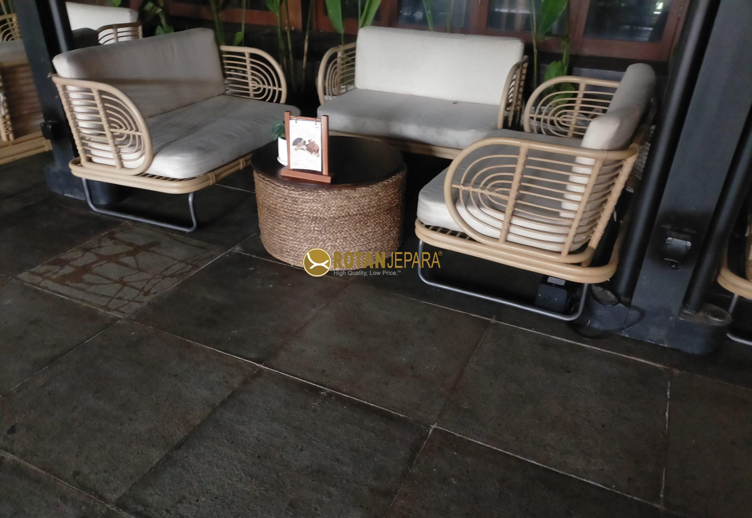 Sofa Rotan 2 Dudukan Minimalis – Elegan, Nyaman, dan Tahan Lama Sofa Rotan 2 Dudukan Minimalis – Elegan, Nyaman, dan Tahan Lama