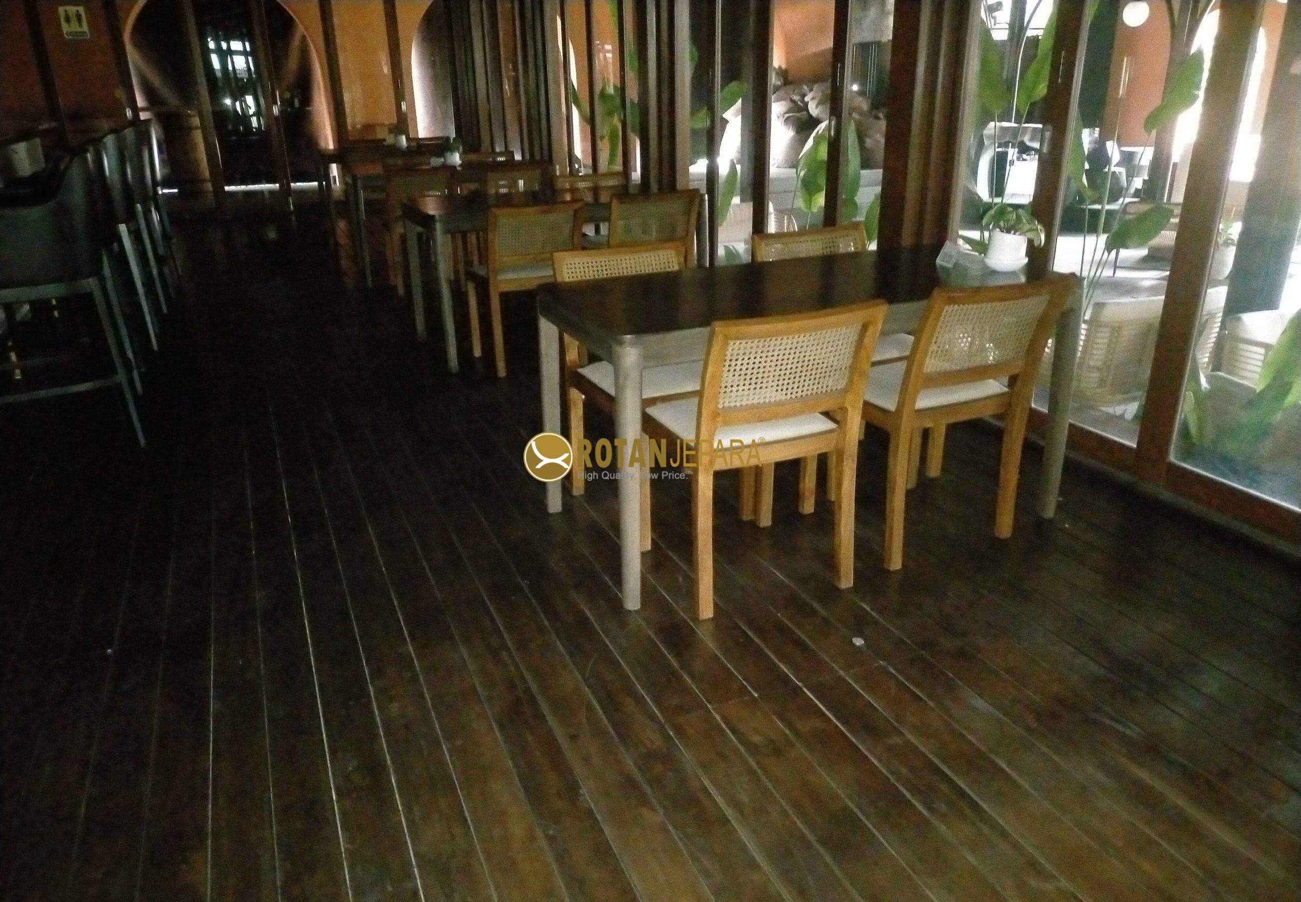 Meja Makan Kayu Jati Minimalis dengan Kursi Rotan Anyam Modern Meja Makan Kayu Jati Minimalis dengan Kursi Rotan Anyam Modern
