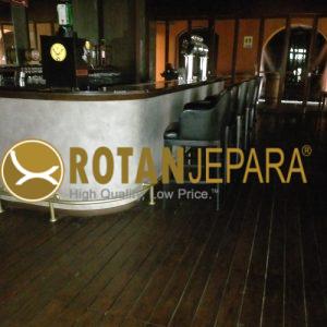 Kursi Bar Kayu & Kulit Sintetis – Stylish, Nyaman, dan Kokoh