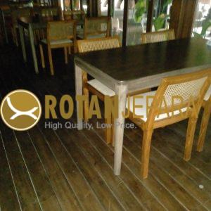 Meja Makan Kayu Jati Minimalis dengan Kursi Rotan Anyam Modern