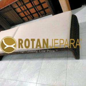 Daybed Rotan Sintetis Premium – Elegan, Nyaman, dan Tahan Cuaca