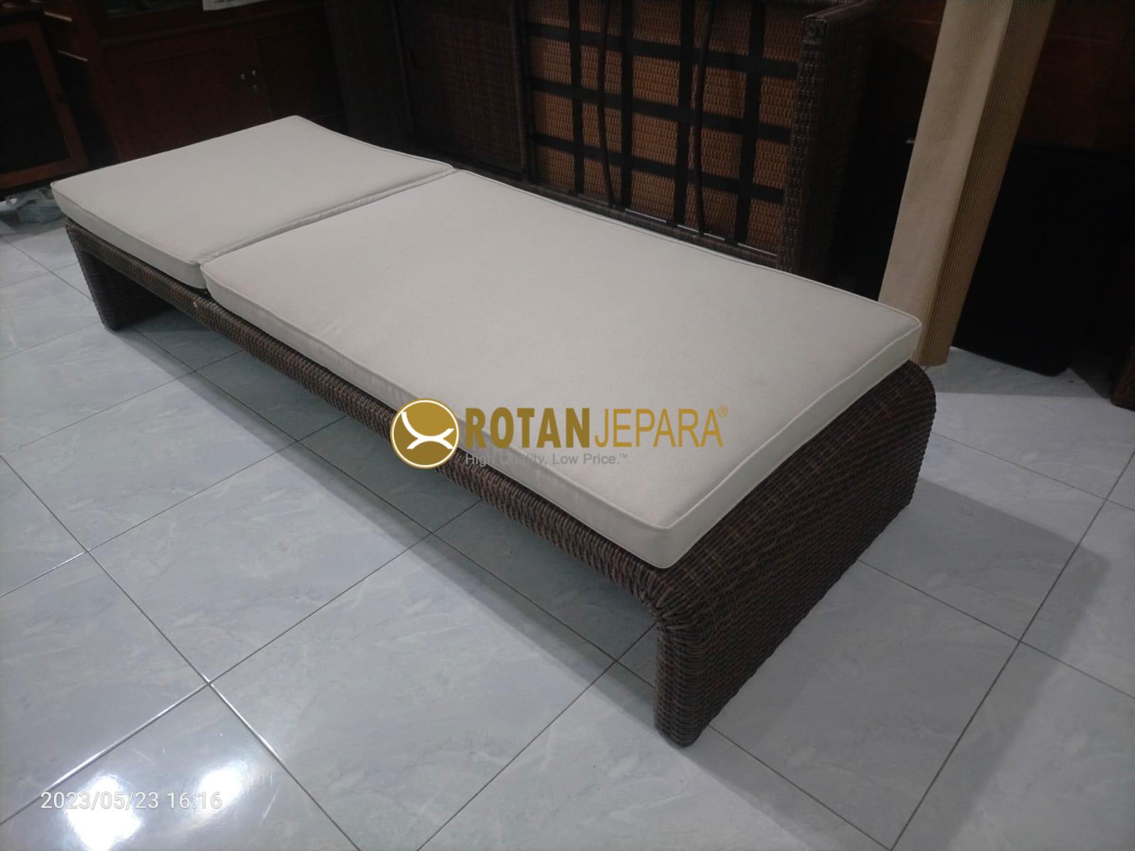 WhatsApp Daybed Rotan Sintetis Premium – Elegan, Nyaman, dan Tahan Cuaca 2025-07-15 at 13.26.12 (1) Daybed Rotan Sintetis Premium – Elegan, Nyaman, dan Tahan Cuaca