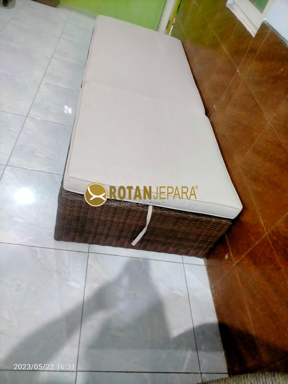 Daybed Rotan Sintetis Premium – Elegan, Nyaman, dan Tahan Cuaca ImageDaybed Rotan Sintetis Premium – Elegan, Nyaman, dan Tahan Cuaca2025-07-15 at 13.26.12 (2) Daybed Rotan Sintetis Premium – Elegan, Nyaman, dan Tahan Cuaca