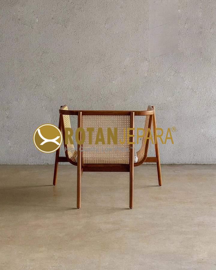 Kursi Santai Rotan Kayu Jati Minimalis Elegan – Nyaman & Estetik Kursi Santai Rotan Kayu Jati Minimalis Elegan – Nyaman & Estetik