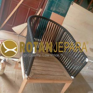 Kursi Kayu Jati Anyaman Tali Lengkung – Natural Elegance Series