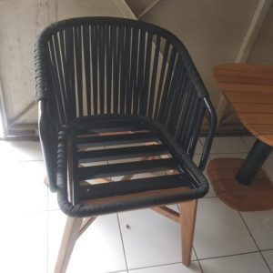 Kursi Anyaman Rope Hitam – Modern Barrel Teak Chair Series