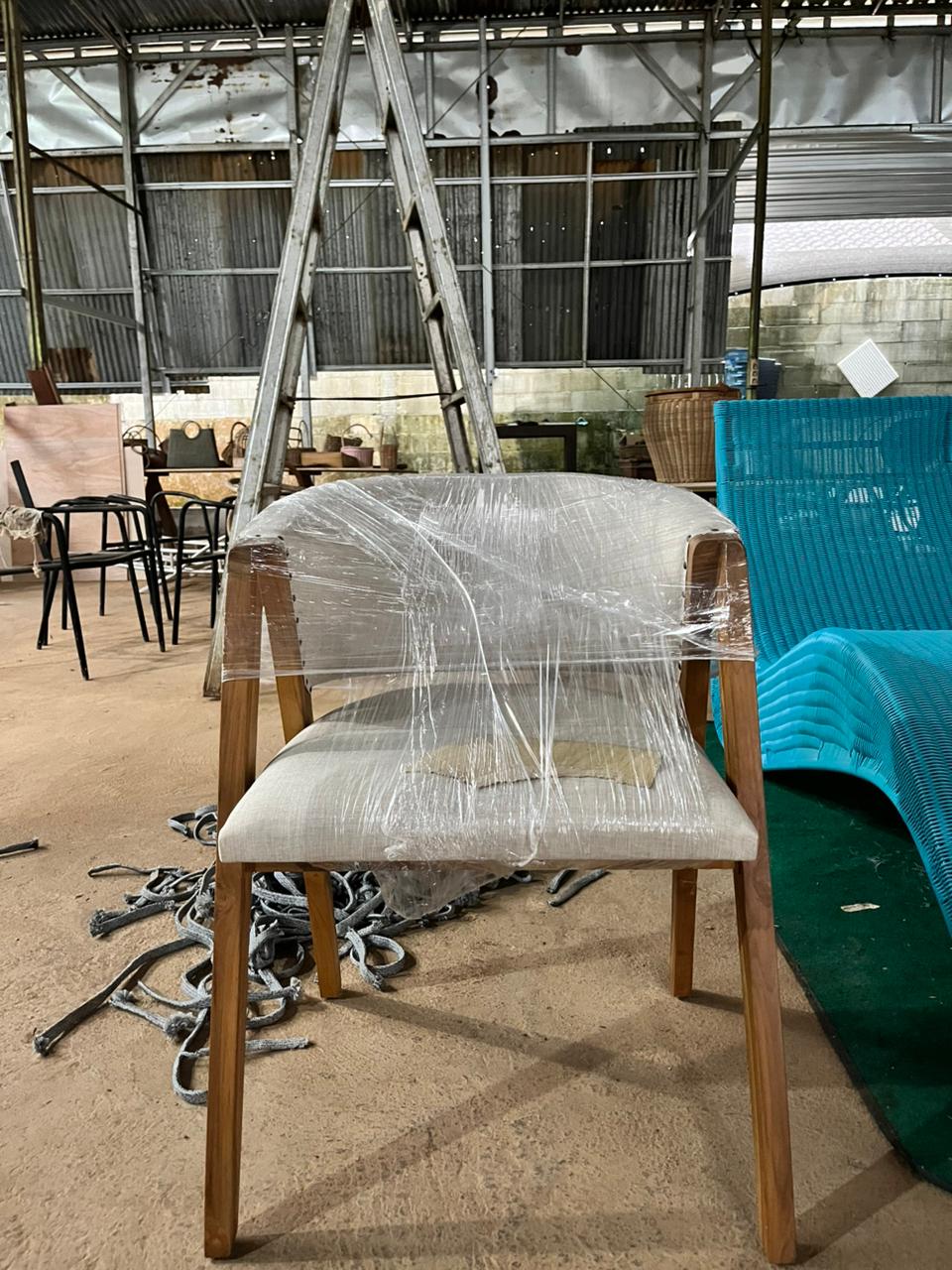 Kursi Kayu Jati Upholstery Serbaguna – Modern Multi-Purpose Wooden Chair1 Kursi Kayu Jati Upholstery Serbaguna – Modern Multi-Purpose Wooden Chair